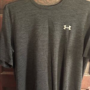 Men’s Under Armour workout shirt XL
